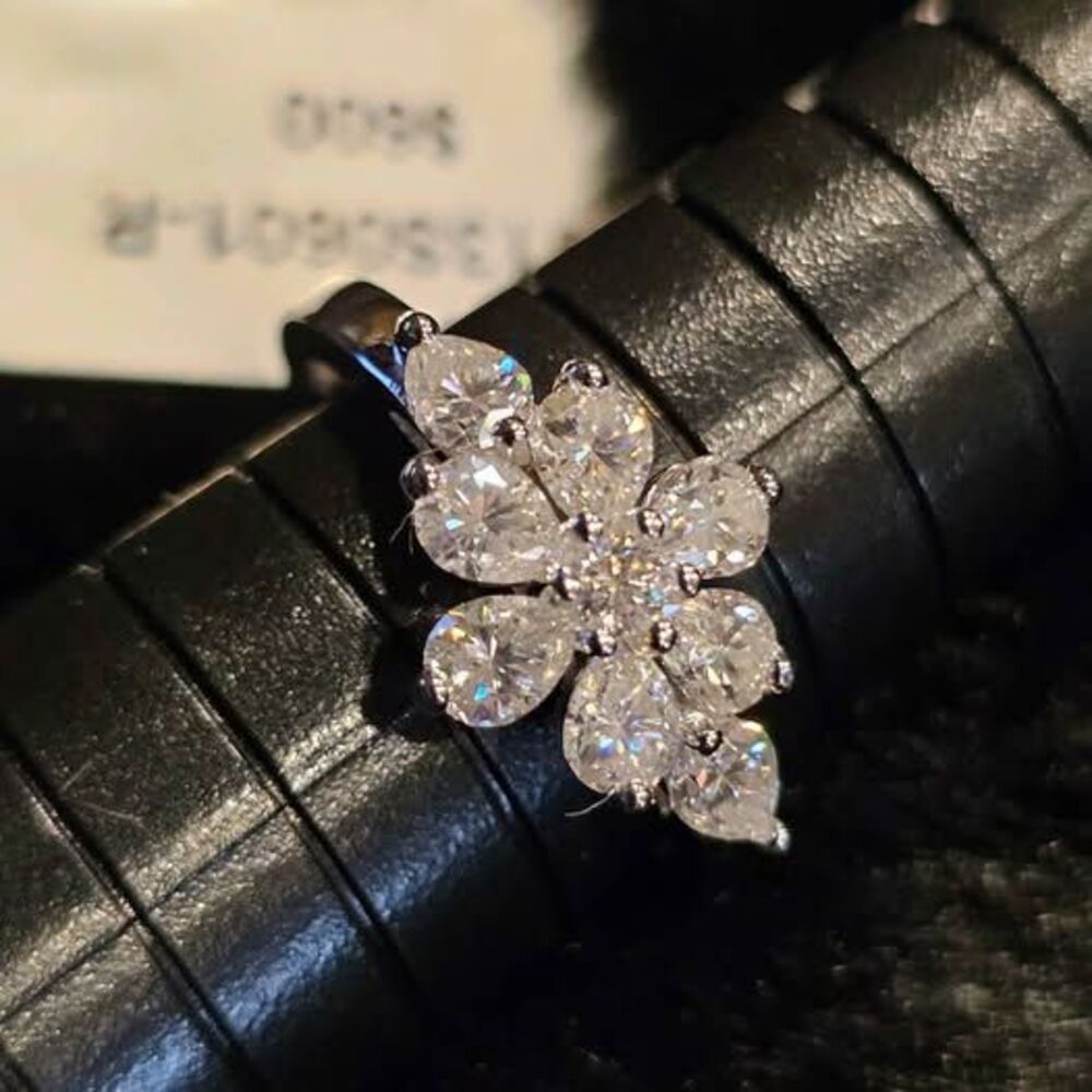 2.54CTW Moissanite ring in 925 sterling silver. Size 6